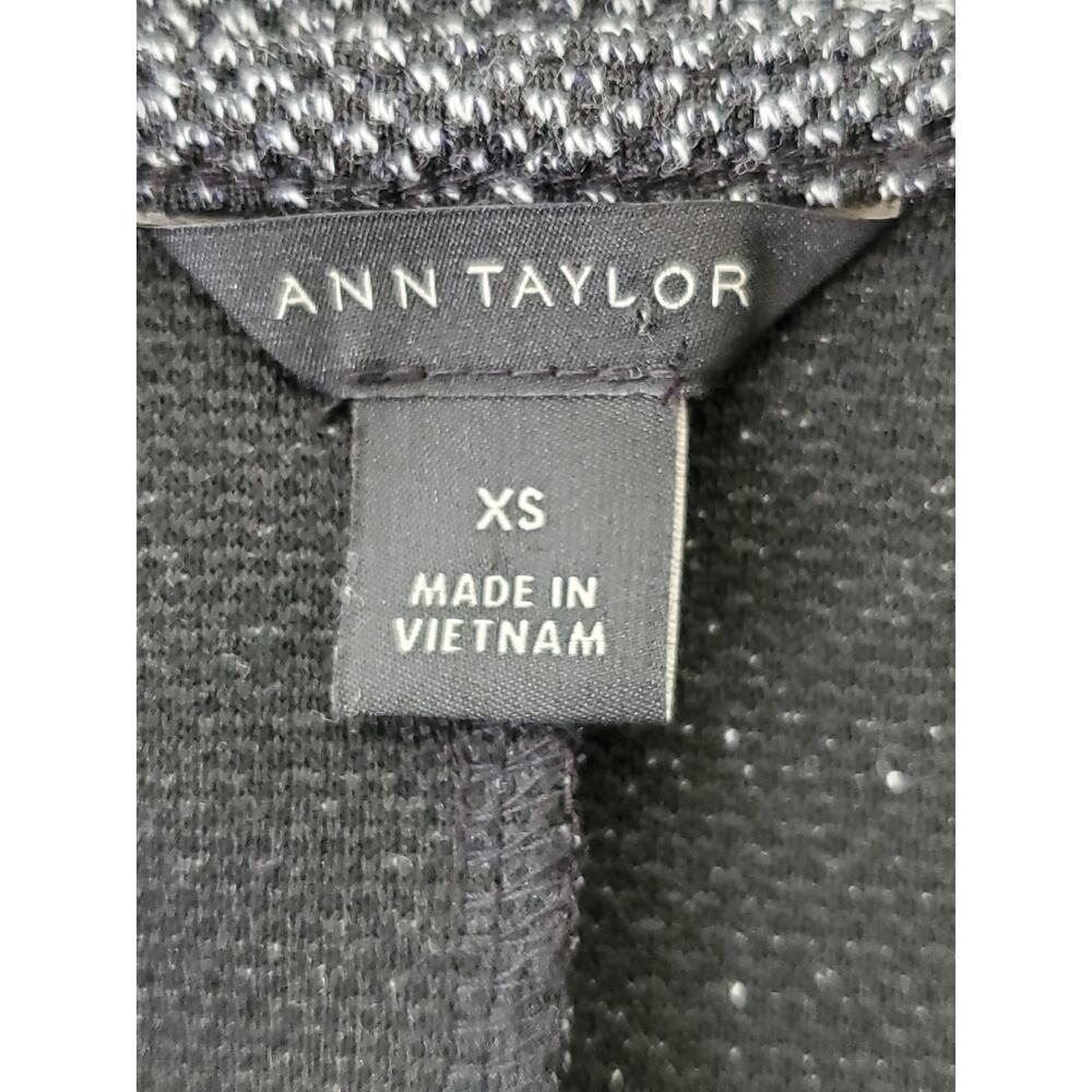 ANN TAYLOR Women's Black & White Sleeveless Peplum Top Sz XS - Picture 7 of 8